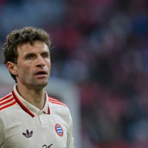 谁在逼穆勒离开拜仁？三球星高薪续约堵死二娃的路