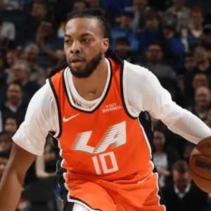 澳门新葡京-加兰全场出战26分钟，17投仅6中、三分5中1得到15分6助攻